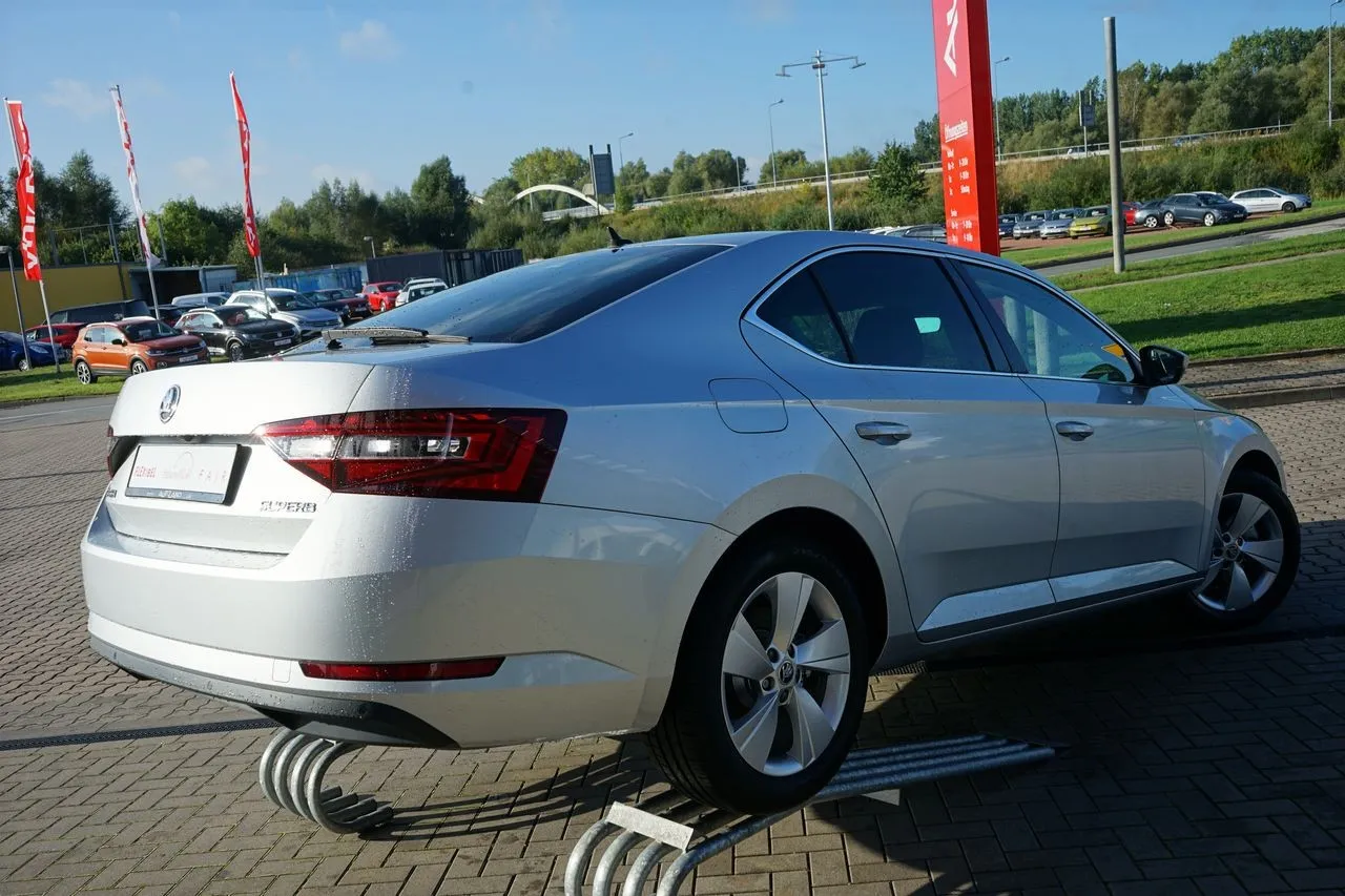 Skoda Superb 1.4 TSI 2-Zonen-Klima...  Image 4